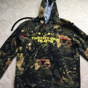 🌿✨TWENTY ONE PILOTS TRENCH SWEATSHIRT 🌿✨